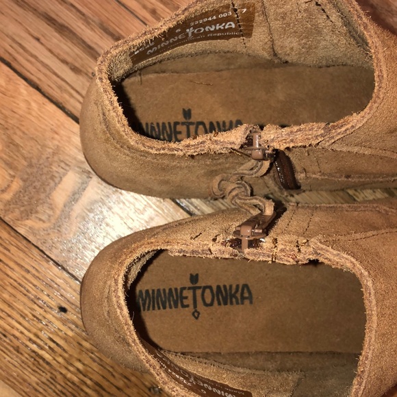 SOLD New Minnetonka Lacy Boots sz. 6 - Picture 6 of 8